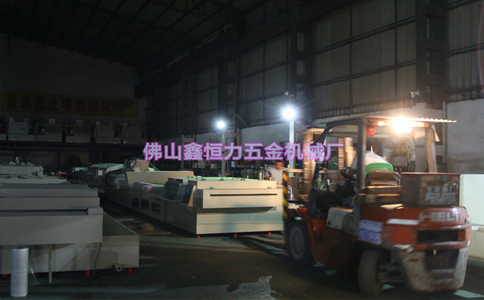 鑫恒力專(zhuān)利產(chǎn)品，全自動(dòng)水平電解退黑鈦流水線出貨