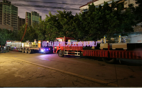 鑫恒力專(zhuān)利產(chǎn)品，全自動(dòng)水平電解退黑鈦流水線出貨